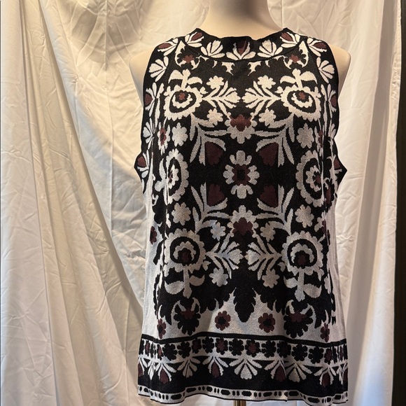 Ann Taylor Black and Cream Floral sweater sleeveless top - Picture 5 of 5